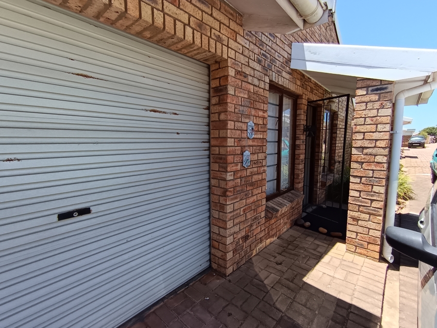 3 Bedroom Property for Sale in Jeffreys Bay Central Eastern Cape